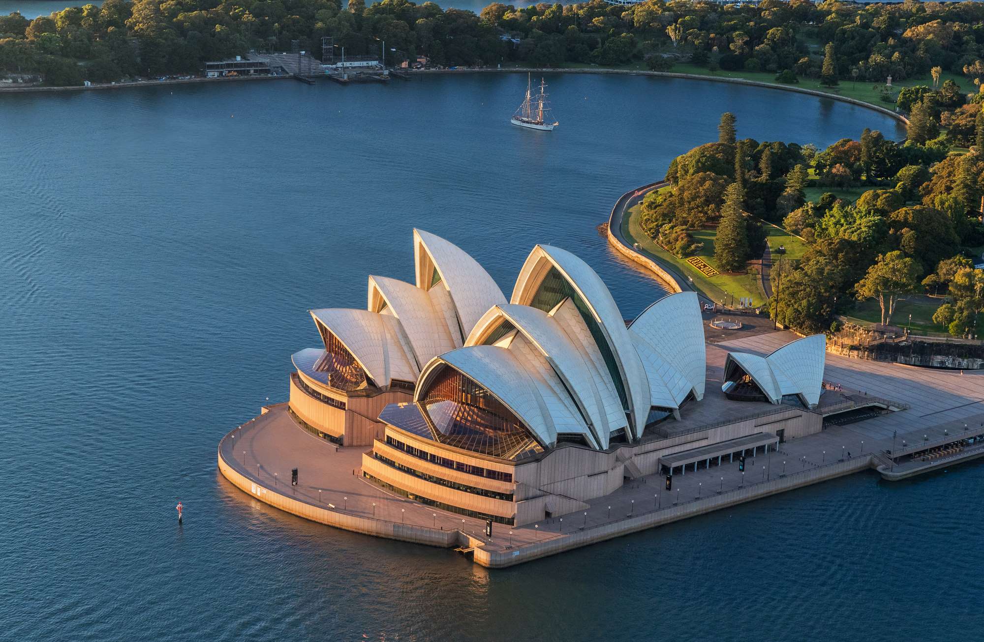 is the sydney opera house free to visit